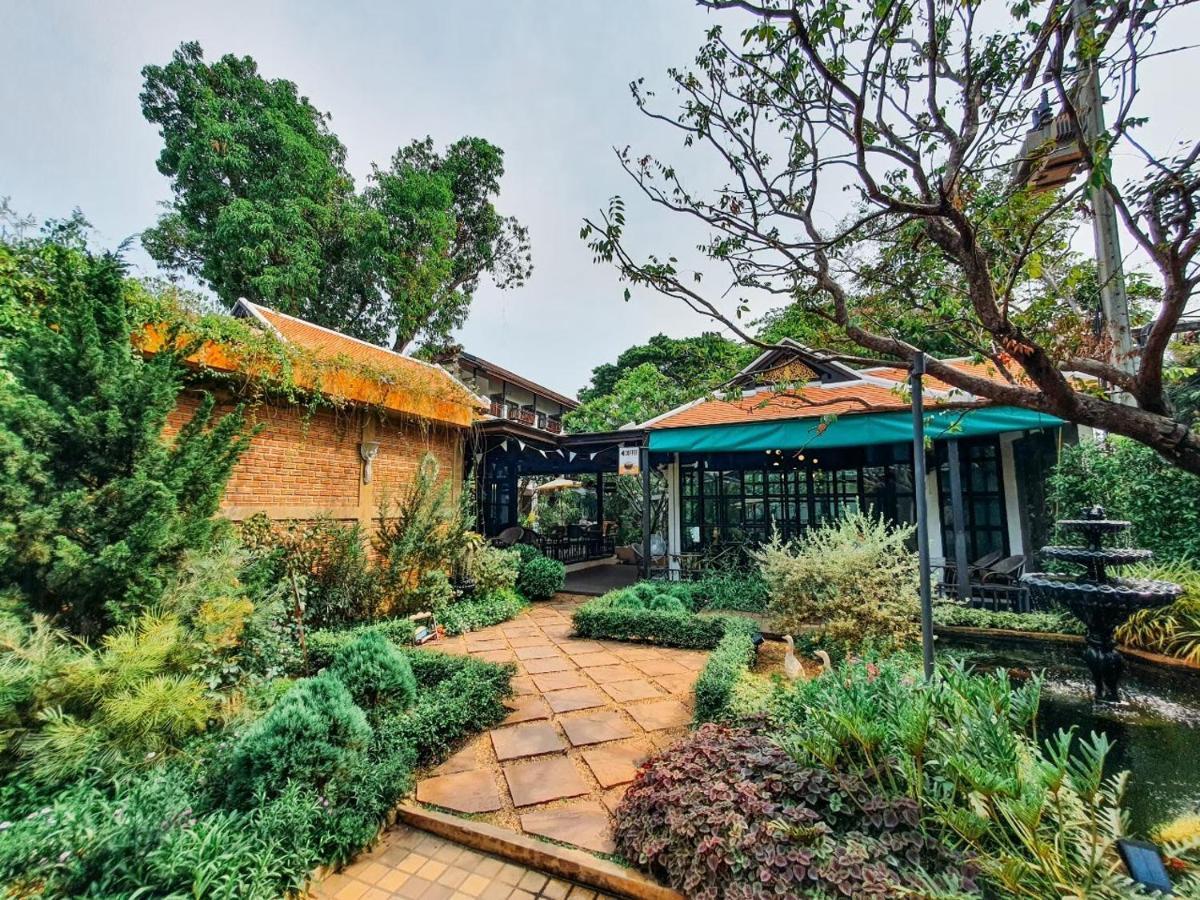 Vijit Nakorn Hotel Sisaket Bagian luar foto