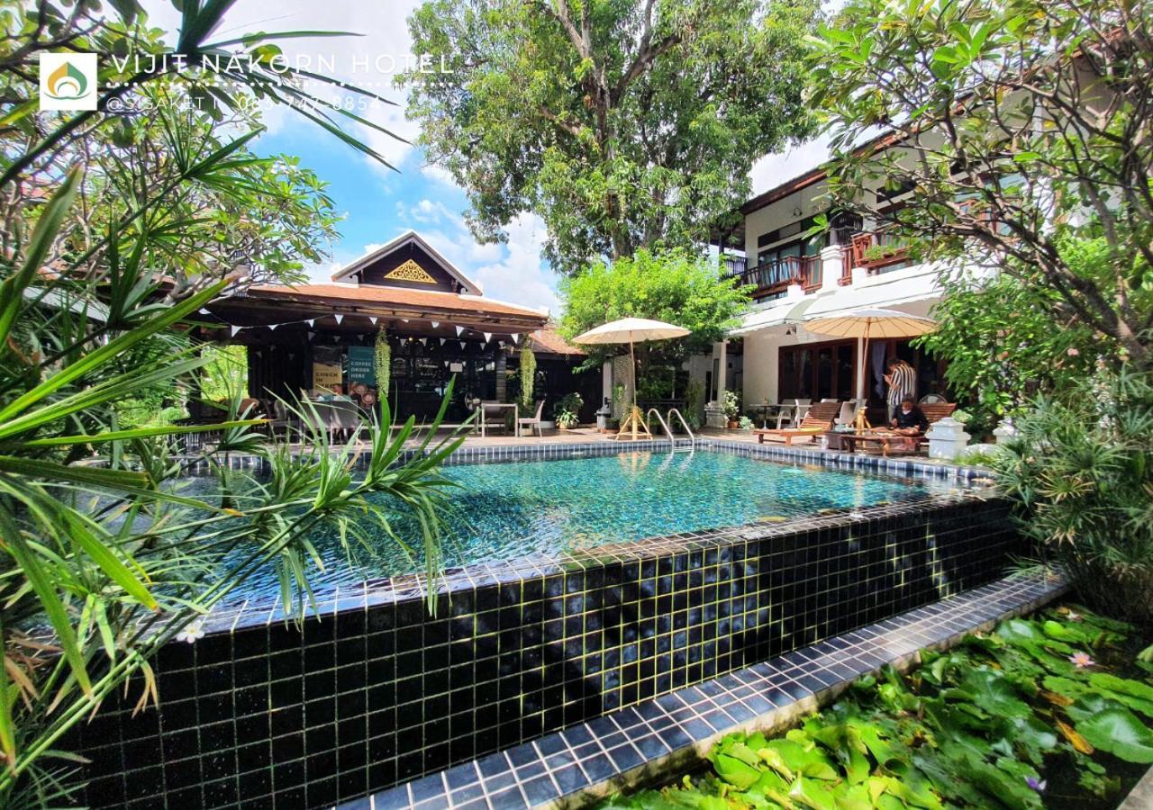 Vijit Nakorn Hotel Sisaket Bagian luar foto